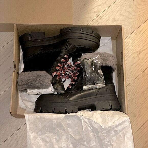 UGG Women's Ashton Addie Cold Weather Booties - Picture 11 of 13